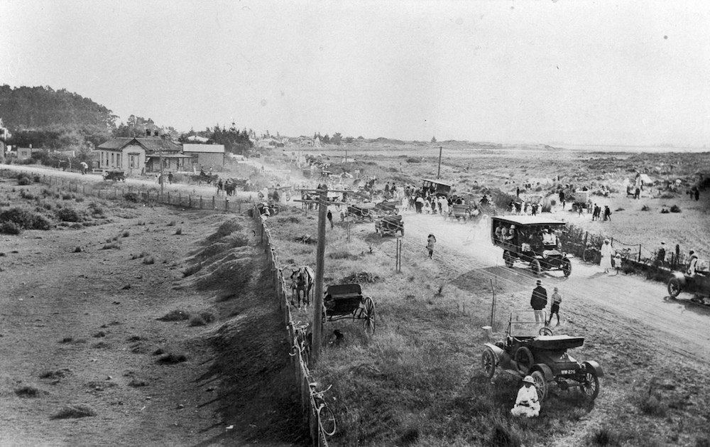 Tahunanui Beach Gala, 1 February 1915. Nelson Provincial Museum Collection: C289.
